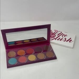 New The Crayon Case Watch Me Blush palette